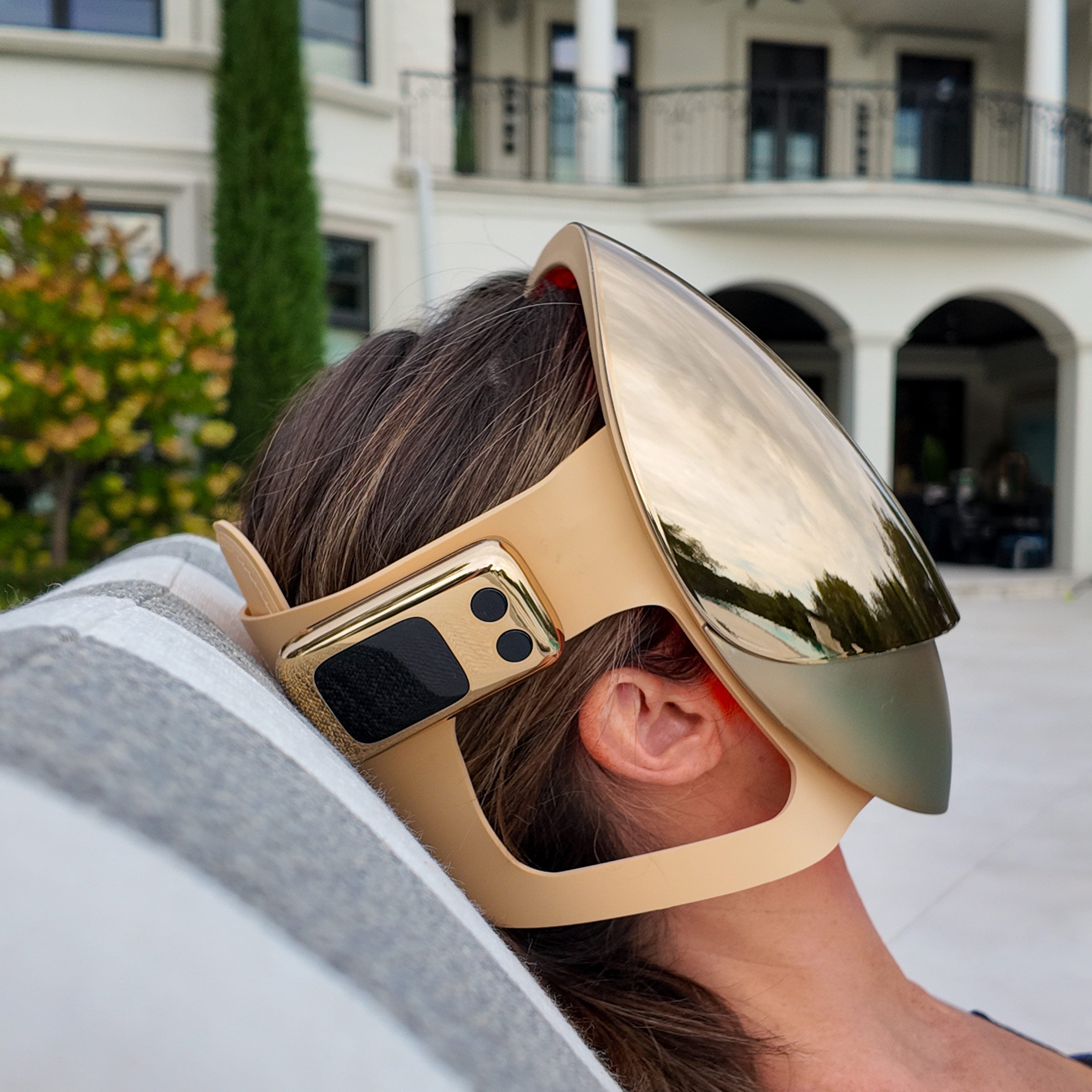 RL-Mask-Relaxing.jpg__PID:4573f5fd-f330-44fa-be7c-09e8a5bf60df